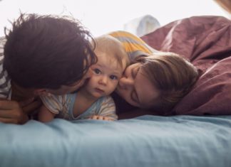 Baby in bed: levensgevaarlijk Samen Zwanger - Baby in bed levensgevaarlijk