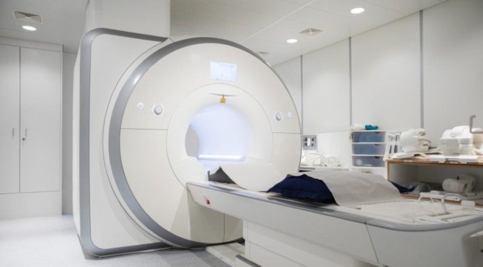 Baby’s een MRI-scan laten ondergaan is een slecht idee Samen Zwanger - Baby's een MRI-scan laten ondergaan is een slecht idee
