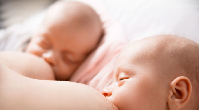 Borstvoeding geven aan twee- of meerlingen Samen Zwanger - Borstvoeding geven aan twee- of meerlingen