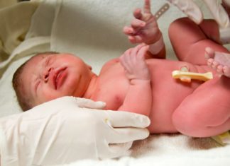 Dit gebeurt er met een baby in het eerste uur van zijn leven Samen Zwanger - Dit gebeurt er met een baby in het eerste uur van zijn leven