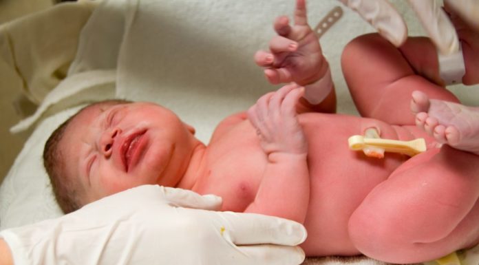 Dit gebeurt er met een baby in het eerste uur van zijn leven Samen Zwanger - Dit gebeurt er met een baby in het eerste uur van zijn leven