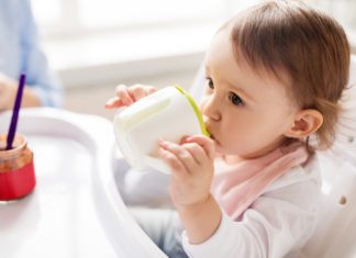 Drinken uit een tuitbeker Samen Zwanger - Drinken uit een tuitbeker