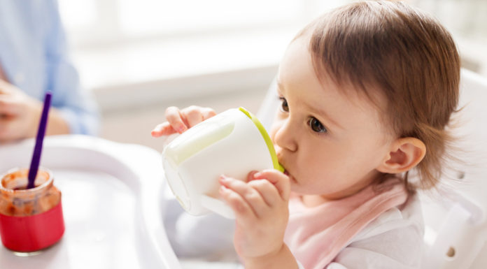 Drinken uit een tuitbeker Samen Zwanger - Drinken uit een tuitbeker