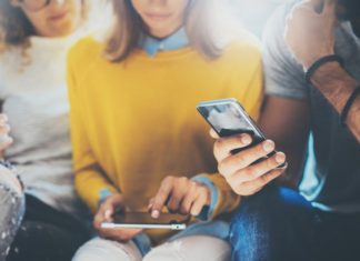 Hoogleraar: ‘Eerst regels over de smartphone, dan pas een baby’ Samen Zwanger - Hoogleraar 'Eerst regels over de smartphone, dan pas een baby'