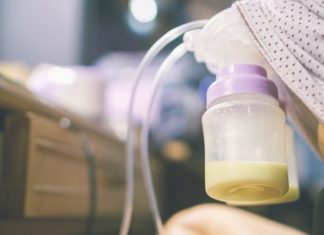 Kolven op het werk lastig? ‘Ik ging gewoon achter een grote tas zitten’ Samen Zwanger - Kolven op het werk lastig 'Ik ging gewoon achter een grote tas zitten'