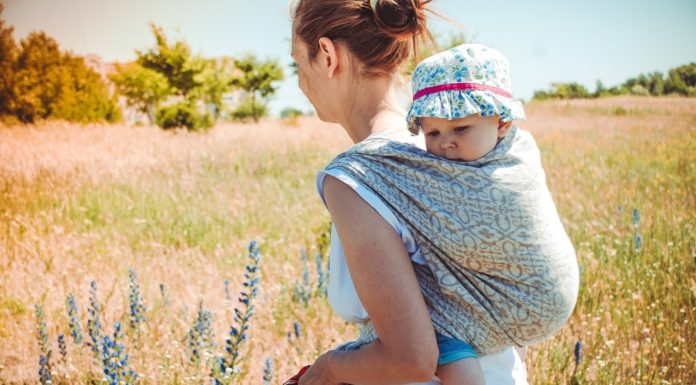 Over ‘huidhonger’ en het dragen van je baby Samen Zwanger - Over ‘huidhonger’ en het dragen van je baby