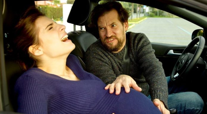 Vliezen gebroken in de taxi: ‘Het was floep, en ze was er uit’ Samen Zwanger - Vliezen gebroken in de taxi