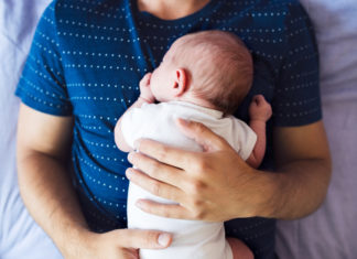 Waarom moet vader een zachtaardige babyknuffelaar zijn? Samen Zwanger - Waarom moet vader een zachtaardige babyknuffelaar zijn
