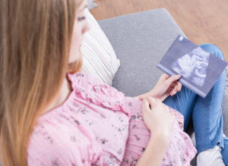 Aantal tienermoeders blijft dalen; Nederlands percentage laagste in EU Samen Zwanger - Aantal tienermoeders blijft dalen