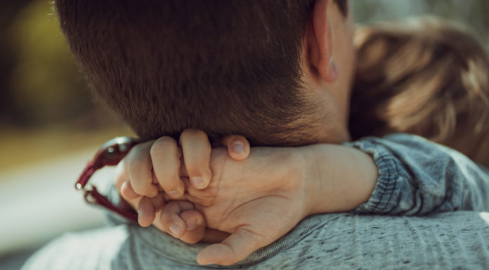 Er is één land ter wereld waar vaders meer voor de kinderen zorgen dan moeders Samen Zwanger - Er is één land ter wereld waar vaders meer voor de kinderen zorgen dan moeders