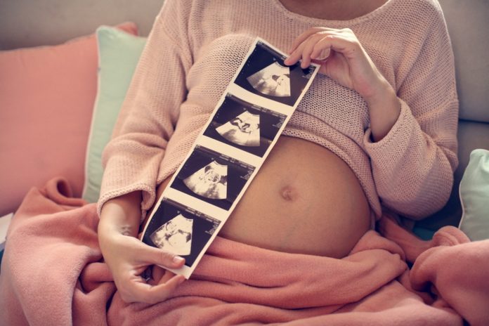 Samen Zwanger - Hoogleraar pleit voor vijf echo's tijdens de zwangerschap
