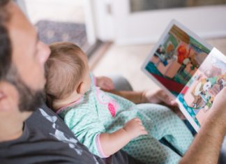 Langer vaderschapsverlof voorlopig van de baan, VVD noemt het ‘controversieel’ Samen Zwanger - Langer vaderschapsverlof voorlopig van de baan