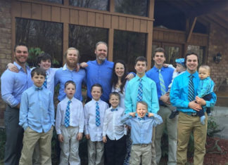 Moeder van dertien zonen bevalt wederom van jongetje Samen Zwanger - Moeder van dertien zonen bevalt van jongetje