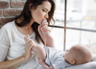Ook Nederlandse moeders werden onder druk gezet om hun kind af te staan Samen Zwanger - Ook Nederlandse moeders werden onder druk gezet om hun kind af te staan