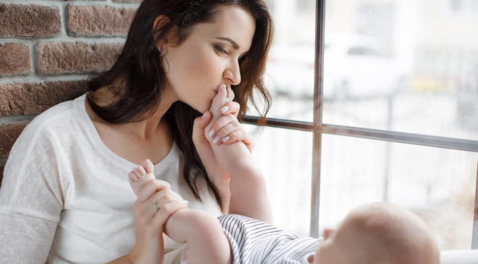 Ook Nederlandse moeders werden onder druk gezet om hun kind af te staan Samen Zwanger - Ook Nederlandse moeders werden onder druk gezet om hun kind af te staan