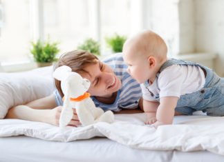 Vader met kind mag minder vaak op jobgesprek Samen Zwanger - Vader met kind mag minder vaak op jobgesprek