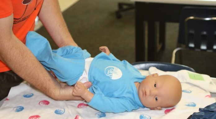 Jeugdzorg experimenteert met robotbaby na uithuisplaatsing Samen Zwanger - Jeugdzorg experimenteert met robotbaby