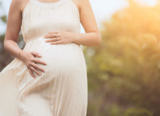 Stephanie bevalt op stoep van ziekenhuis: ’Verloskundigen renden naar beneden’ Samen Zwanger - Stephanie bevalt op stoep van ziekenhuis