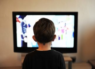 Waar of niet? Veel TV kijken of gamen op jonge leeftijd zorgt voor achterstand Samen Zwanger - Veel TV kijken of gamen op jonge leeftijd zorgt voor achterstand