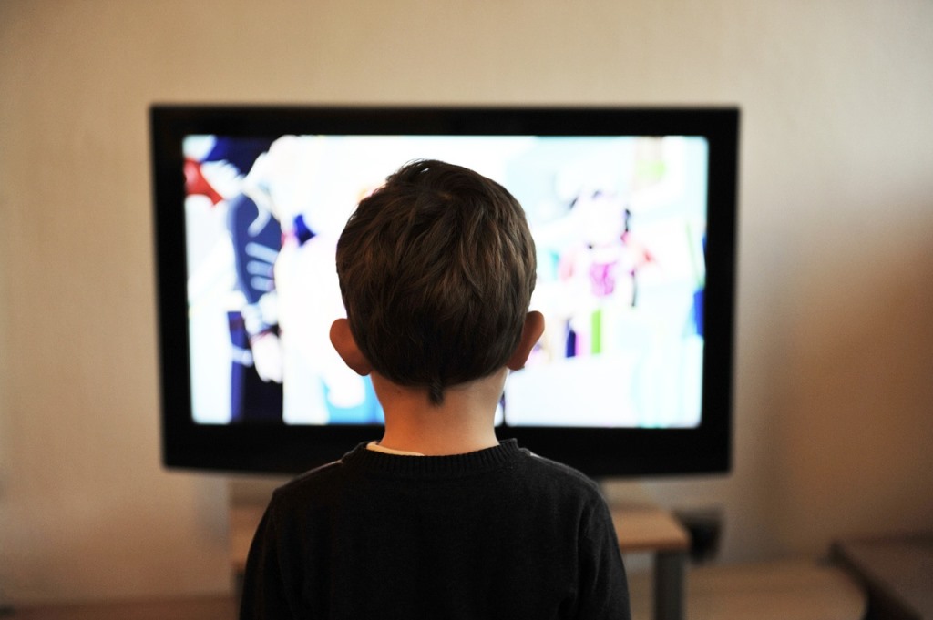 Samen Zwanger - Veel TV kijken of gamen op jonge leeftijd zorgt voor achterstand