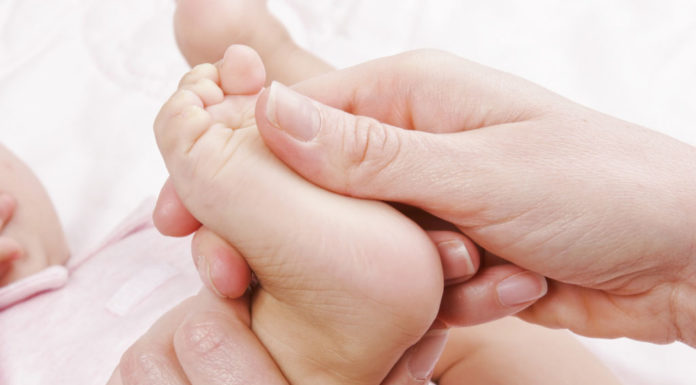 Massagetechnieken om een huilende baby te sussen Samen Zwanger - Massagetechnieken om een huilende baby te sussen 1