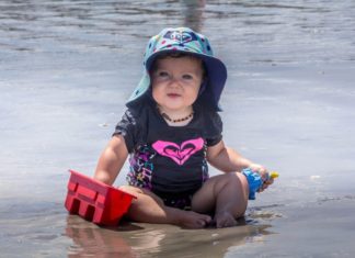 Dit neem je voor jouw baby mee naar het strand Samen Zwanger - Dit neem je voor jouw baby mee naar het strand