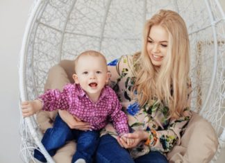 Moeder test familie voordat ze laat babysitten Samen Zwanger - Moeder test familie voordat ze laat babysitten