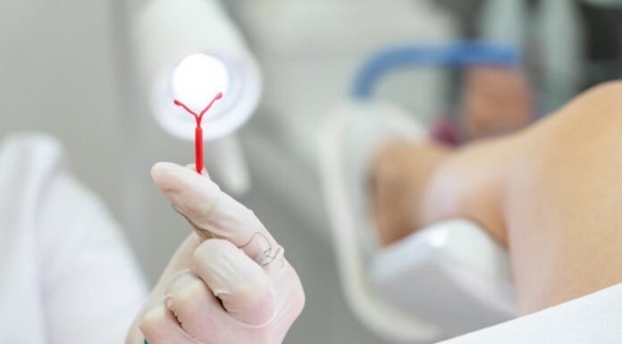 Baby poseert met spiraaltje Samen Zwanger - Baby poseert met spiraaltje