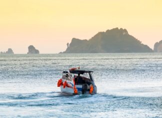 Moeder redt kinderen door het geven van borstvoeding, maar sterft aan uitdroging na schipbreuk Samen Zwanger - Moeder redt kinderen door het geven van borstvoeding, maar sterft aan uitdroging na schipbreuk