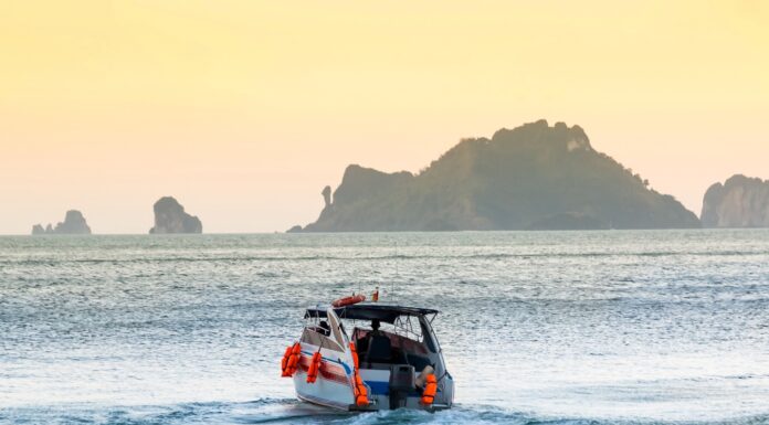 Moeder redt kinderen door het geven van borstvoeding, maar sterft aan uitdroging na schipbreuk Samen Zwanger - Moeder redt kinderen door het geven van borstvoeding, maar sterft aan uitdroging na schipbreuk