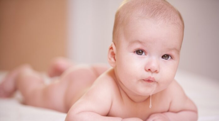 Met dit trucje weten baby’s wie ze kunnen vertrouwen Samen Zwanger - Met dit trucje weten baby's wie ze kunnen vertrouwen