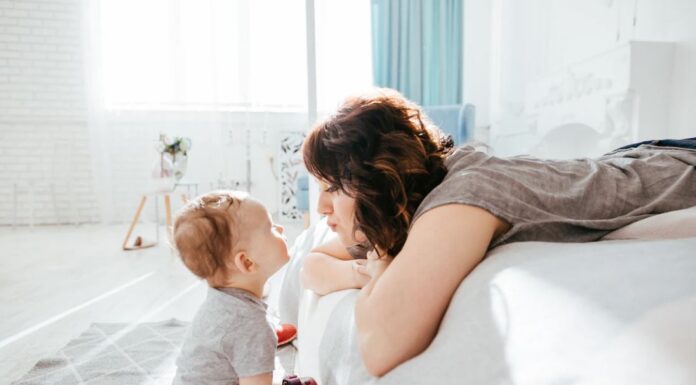 Experiment naar sociale interactie tussen een moeder en haar baby Samen Zwanger - Experiment naar sociale interactie tussen een moeder en haar baby